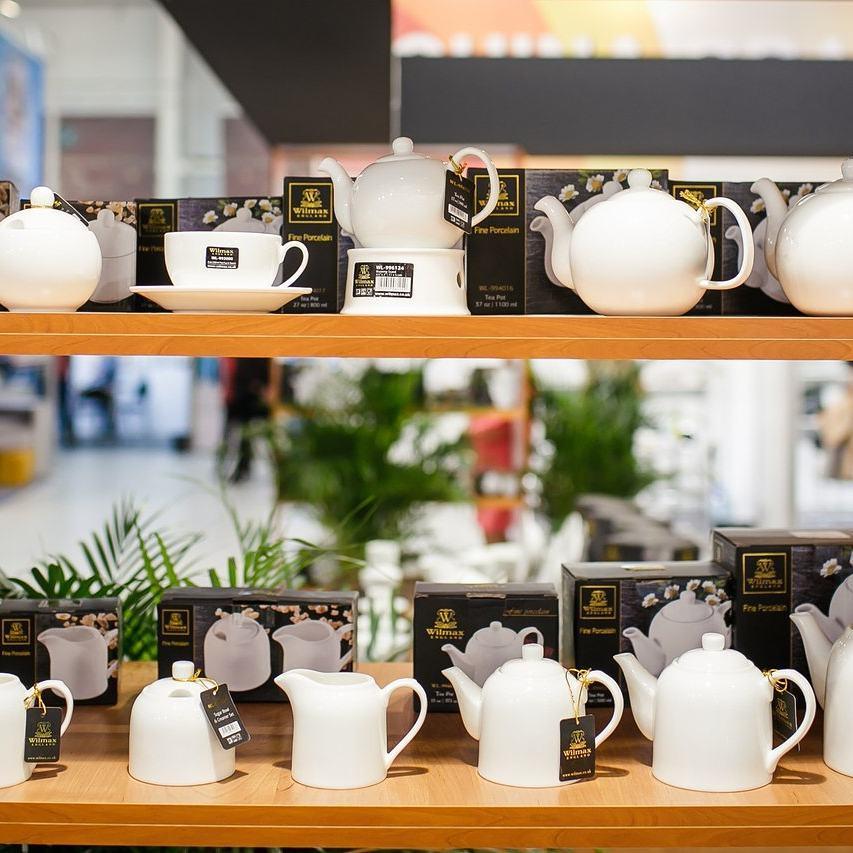 Fine Porcelain Set: Teapot 13 Oz. 